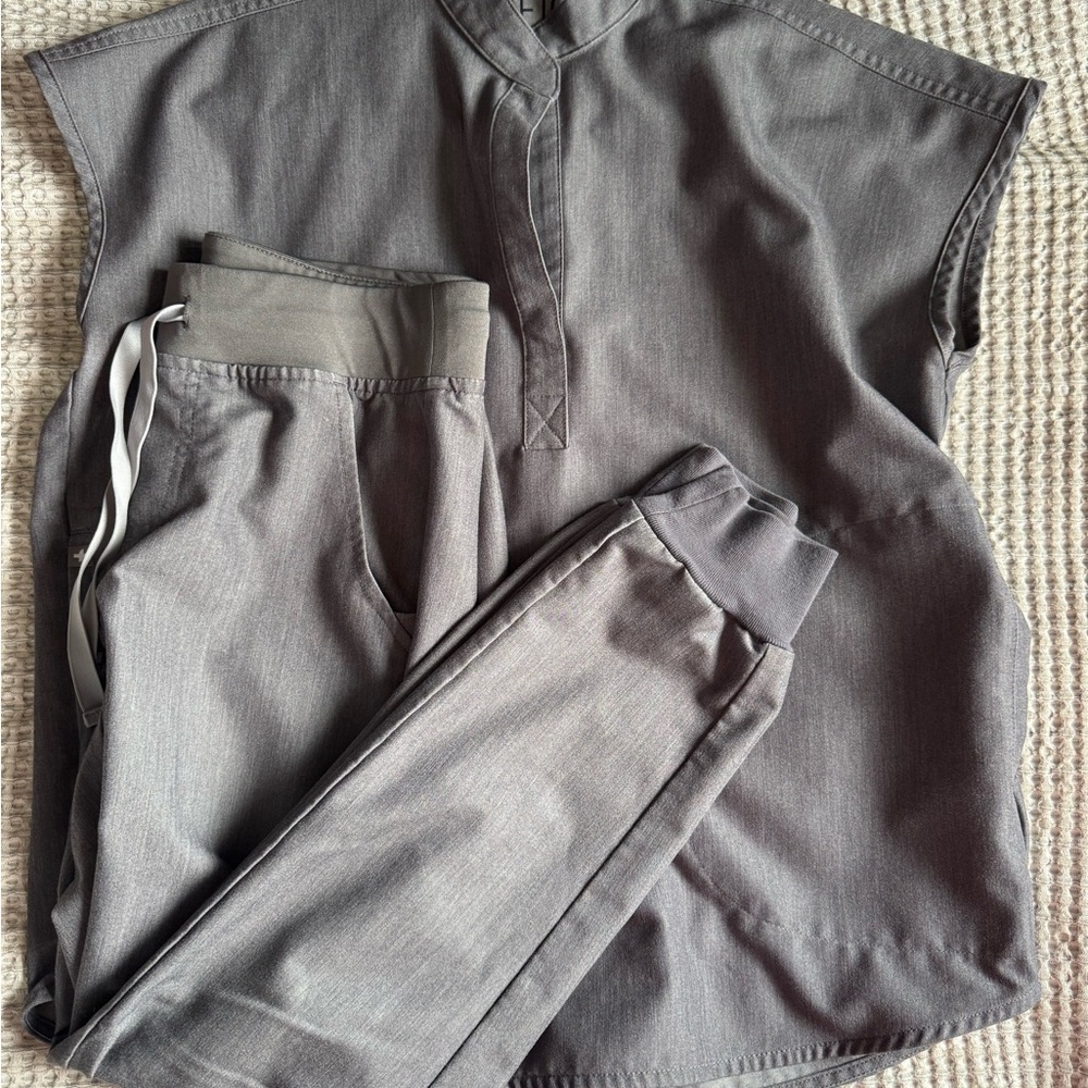 Women’s graphite Figs scrubs XS